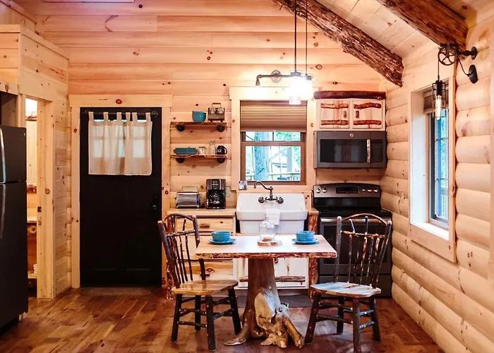 Treehouse #5 By Amish Country Lodging Millersburg